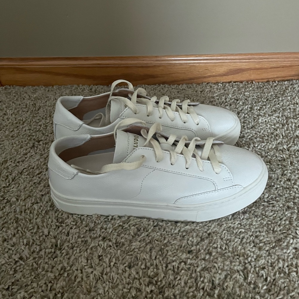 White platform tennis shoes